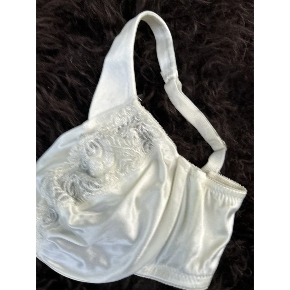 Vintage Victoria Secret White Satin Bra & Panty‎ Set Lace Trim Bridal Underwear